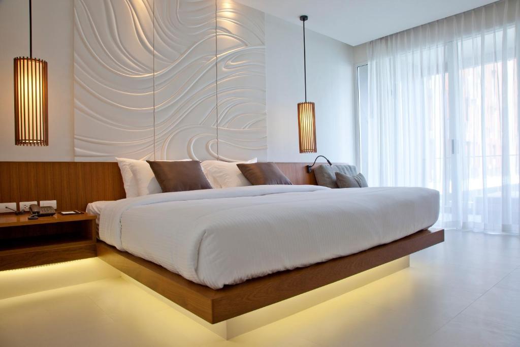 Doppel-/Zweibettzimmer mit Poolblick